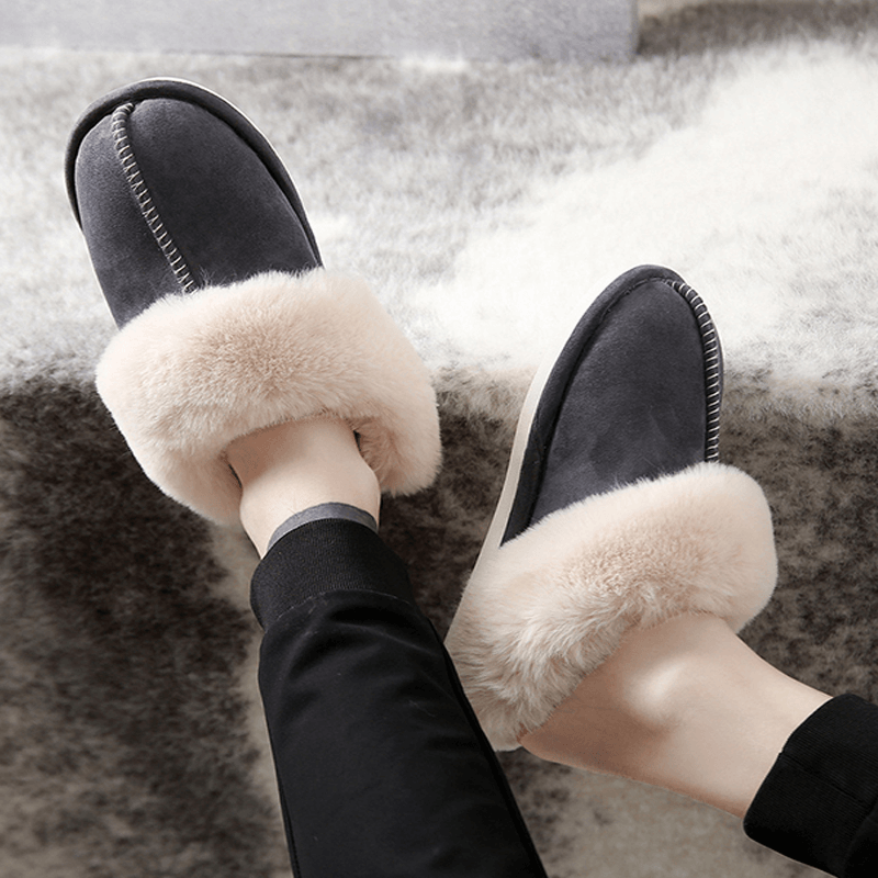 Warme pelzige Hausschuhe