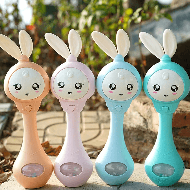 Babyrassel mit blinkenden Lichtern und Musik - leicht zu greifen und sicher