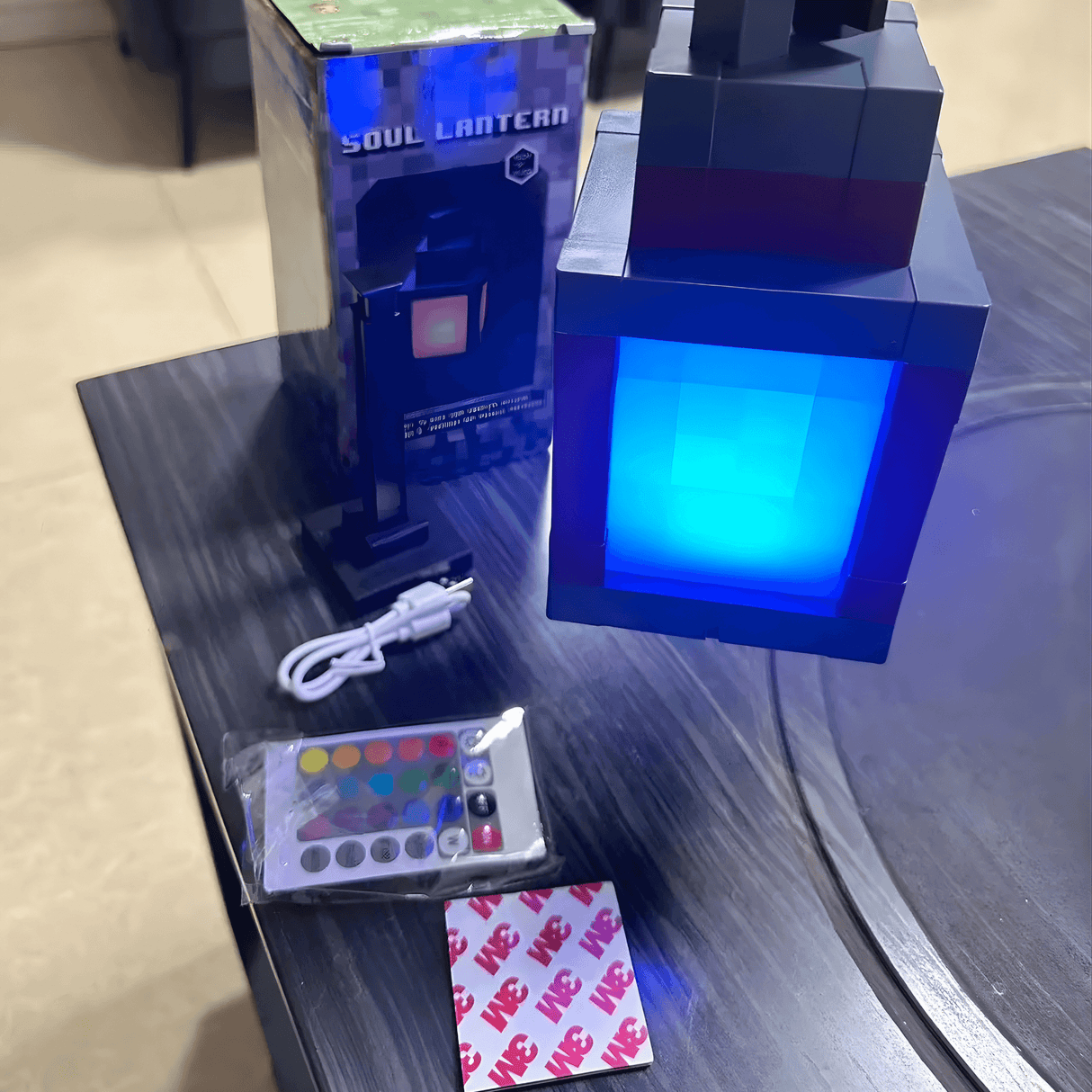 SoulLantern - Pixel inspirierte Wandleuchte mit 16 Farben, Fernbedienung & USB-Aufladung für Schlafzimmer und dekorative Atmosphäre