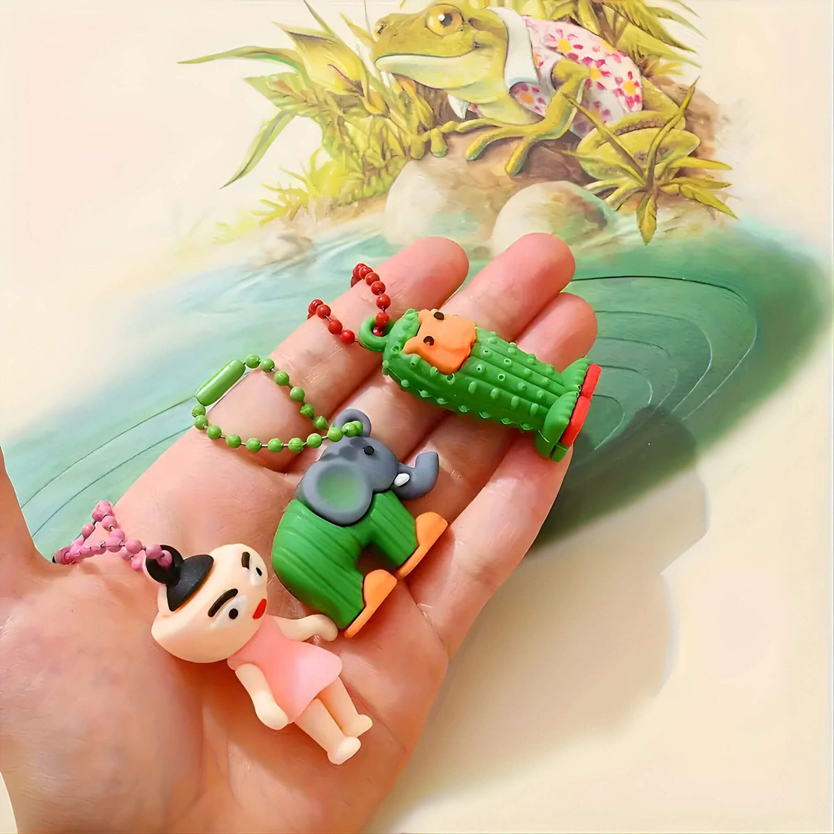 RotBox - 24 Italienische Mindrot Charaktere Schlüsselanhänger & Sammlerfiguren in Mystery Box