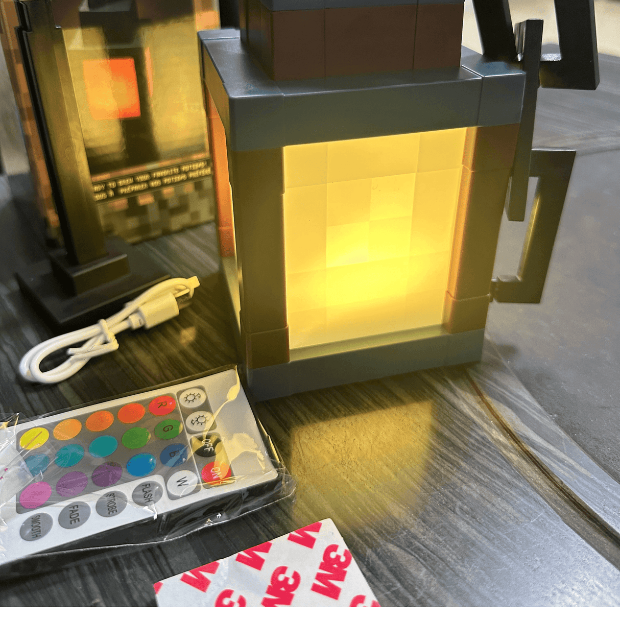 SoulLantern - Pixel inspirierte Wandleuchte mit 16 Farben, Fernbedienung & USB-Aufladung für Schlafzimmer und dekorative Atmosphäre