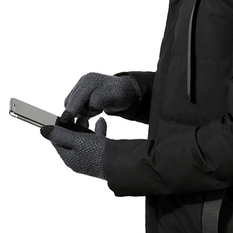 Handschuhe aus Wolle gestrickt