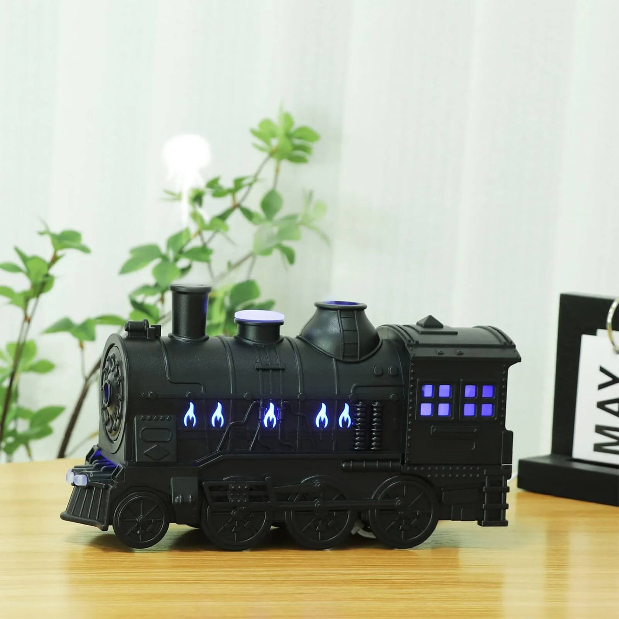 TrainAroma - Luftbefeuchter & Aroma Diffusor mit LED und Fernbedienung | Einzigartiges Zug inspiriertes Design
