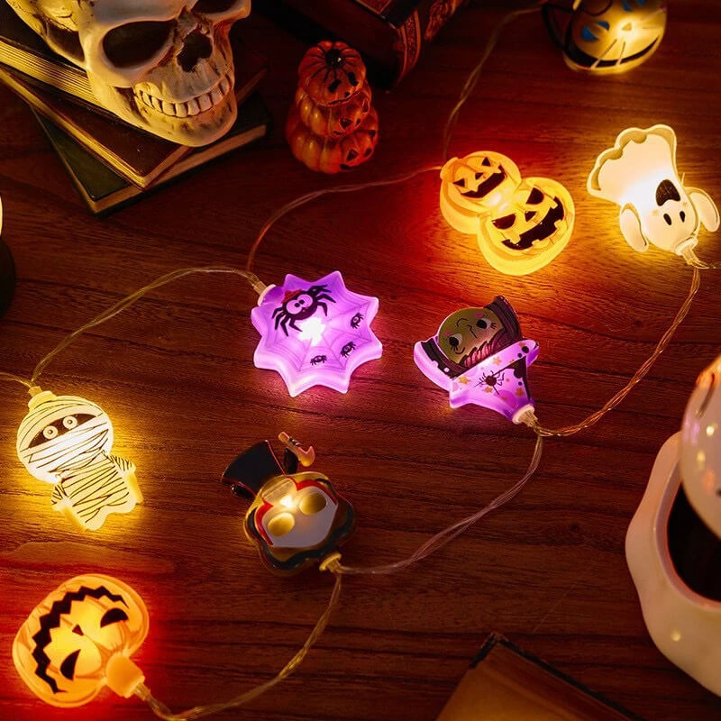 Halloween LED String mit Kürbissen, Gespenstern und Spinnweben - Dekorative Lichterkette für Innen und Außen