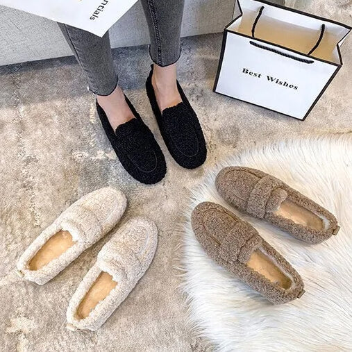 Luxuriöse Damenmokassins aus Lammwollplüsch - rutschfeste Gummisohle und ultimativer Komfort