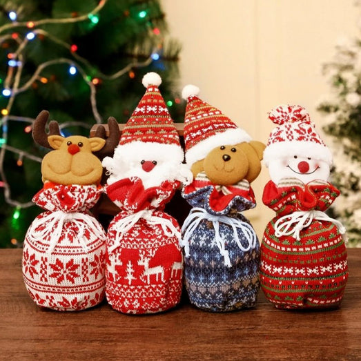 4x Gestrickte Weihnachtsgeschenktüten 3D Puppen, Weihnachtsmann, Schneemann, Elch, Hund
