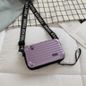 Von der Reisetasche inspirierte Crossbody-Tasche