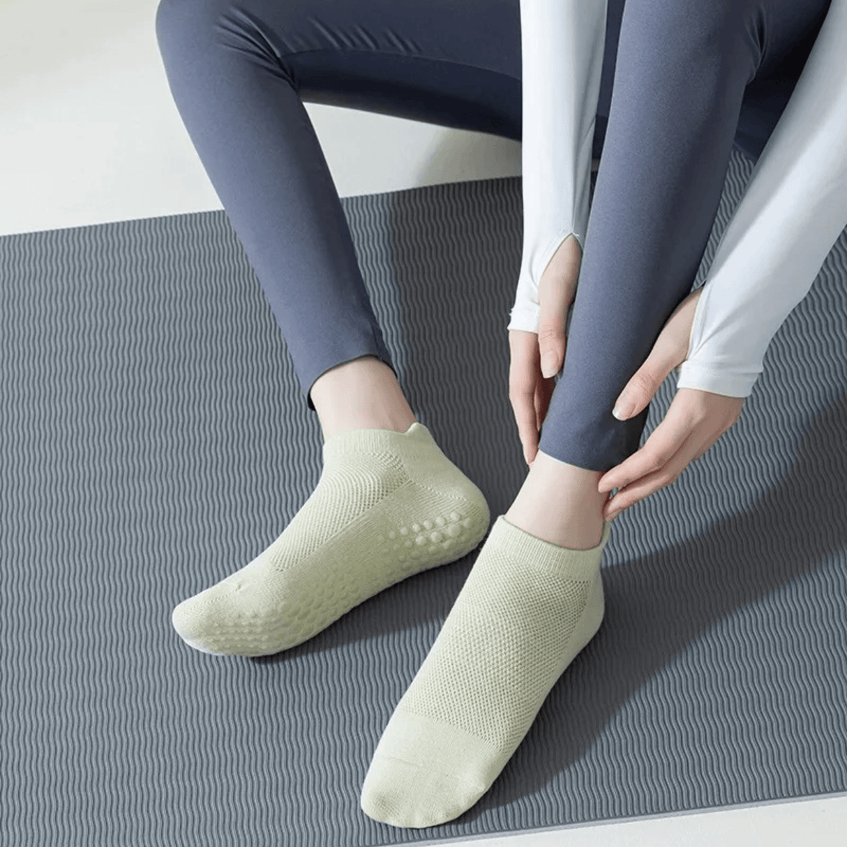 EaseMotion - Atmungsaktive, rutschfeste Yoga-Socken mit weichem Griff & Ventilierender Komfort