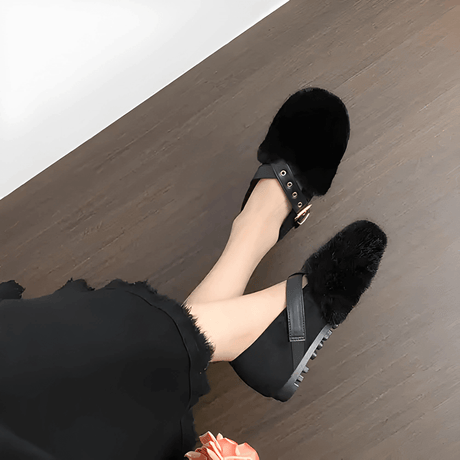 FurVibe - Plüsch-Kuschelschuhe mit goldener Schnalle & Rutschfeste Sohle für drinnen und leicht draußen