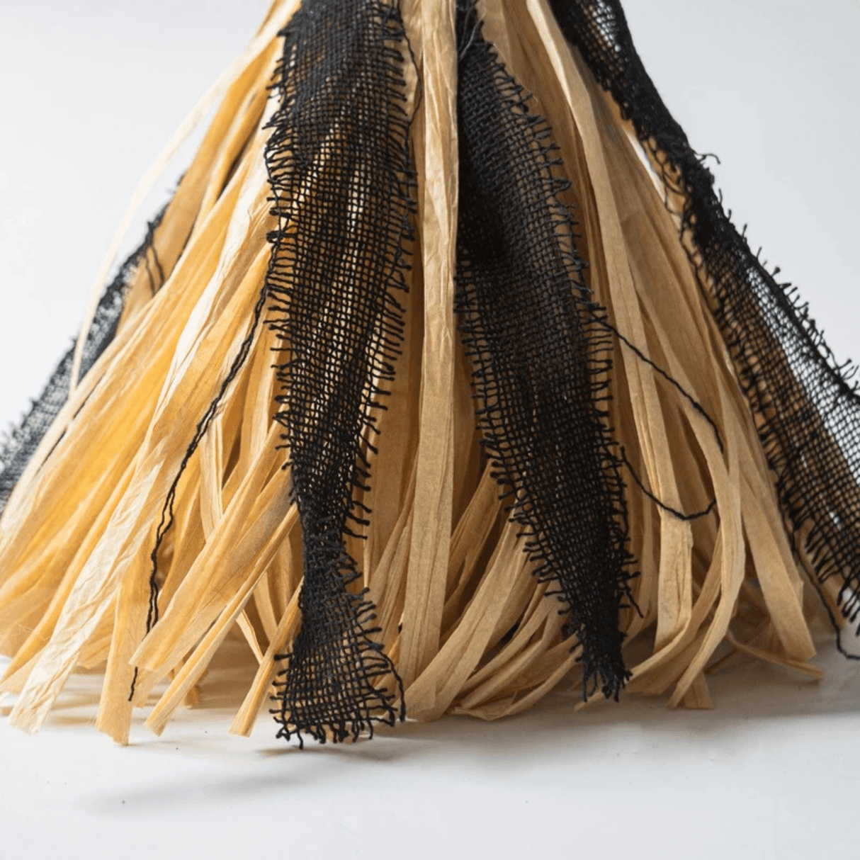 WitchGlide - Animierter Hexenbaum Halloween Dekoration mit Sound und LED Lichtern