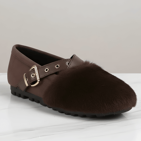 FurVibe - Plüsch-Kuschelschuhe mit goldener Schnalle & Rutschfeste Sohle für drinnen und leicht draußen
