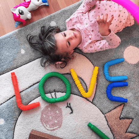Buntes Pop Tube Spielzeug - Sensorisches und dehnbares Spiel für die Kreativität und Motorik von Kindern