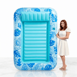 SolRaft – Aufblasbares Wasserbett und Sonnenliegen für Erwachsene mit abnehmbarer Nackenstütze und 2 Getränkehaltern – Tragbarer Pool und Schwimmliegen – 177 × 117 cm