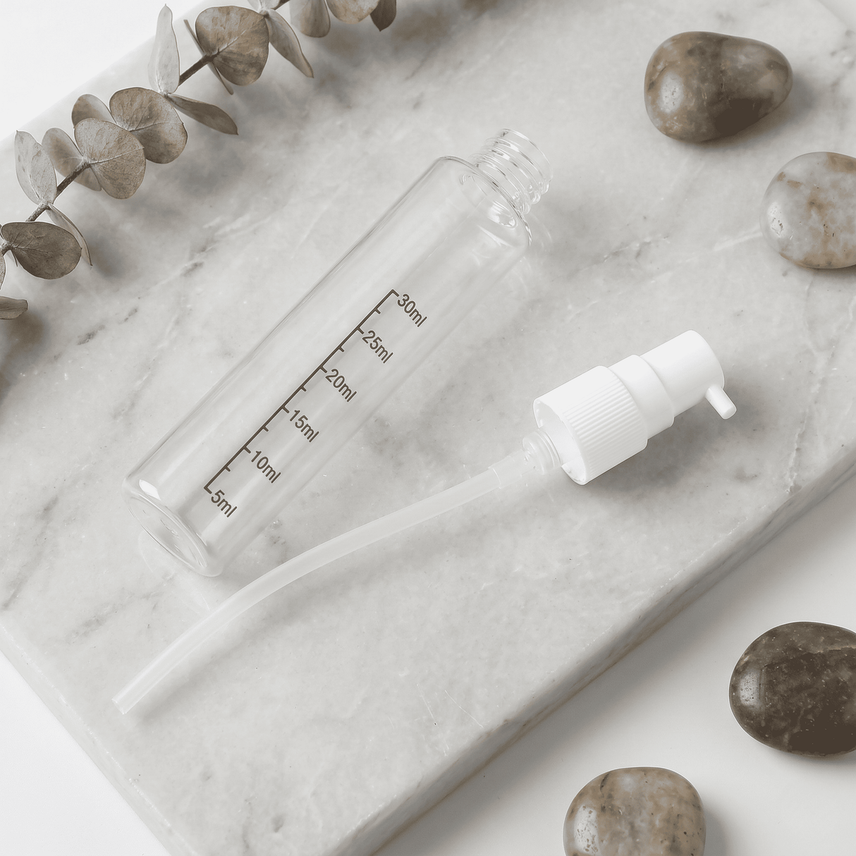 SpinFill – 4-in-1-Drehspender für unterwegs mit auslaufsicheren 40-ml-Nachfüllflaschen – Kompakte Reiseflasche